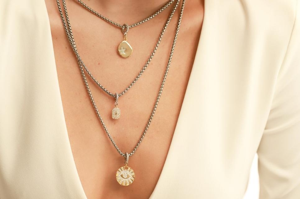 The Ultimate Guide To Layering Necklaces – Artizan Joyeria