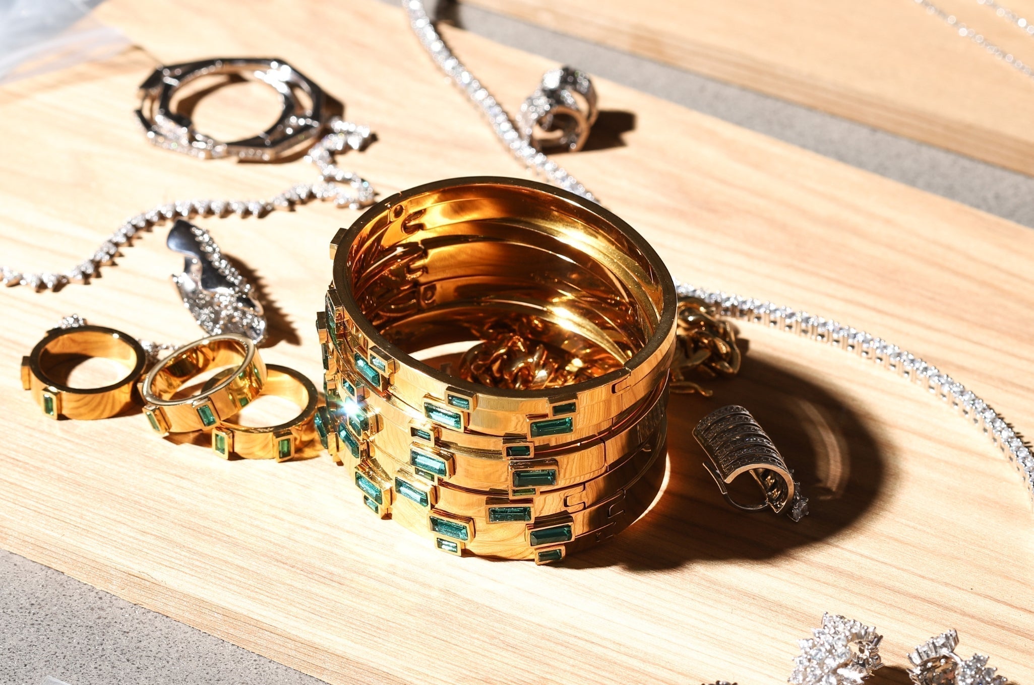 Graduation Jewelry: Top 6 Jewelry Gifts for Their Big Day