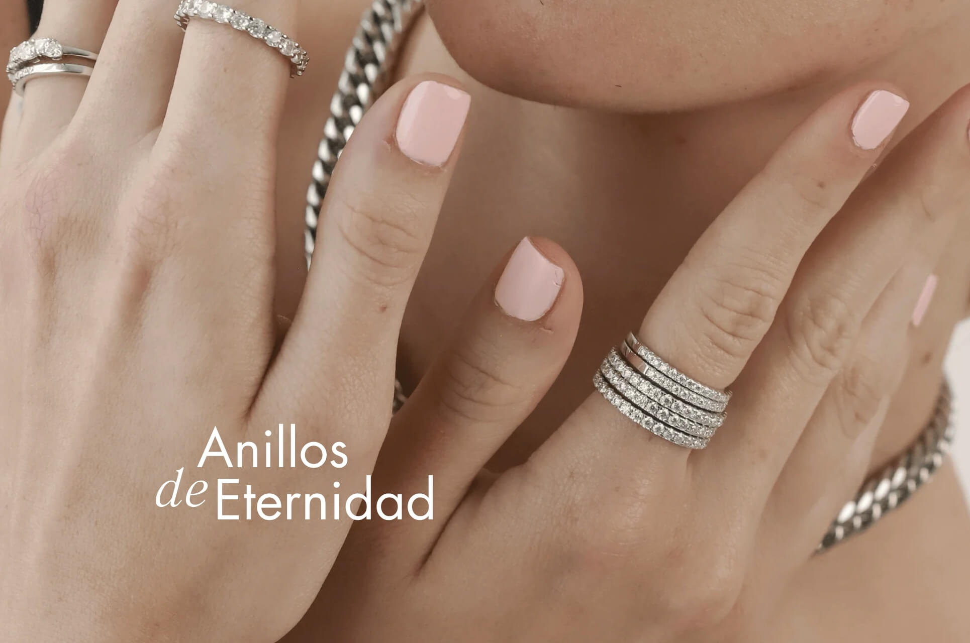Anillo de Eternidad de Acero Inoxidable en Dedo Indice y Dedo Anular. 