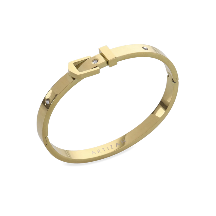 The BELT BANGLE, a stylish gold bangle featuring a unique buckle clasp design with sparkling diamond accents. ||| GOLD