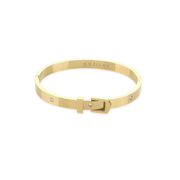 The BELT BANGLE, a stylish gold bangle featuring a unique buckle clasp design with sparkling diamond accents. ||| GOLD