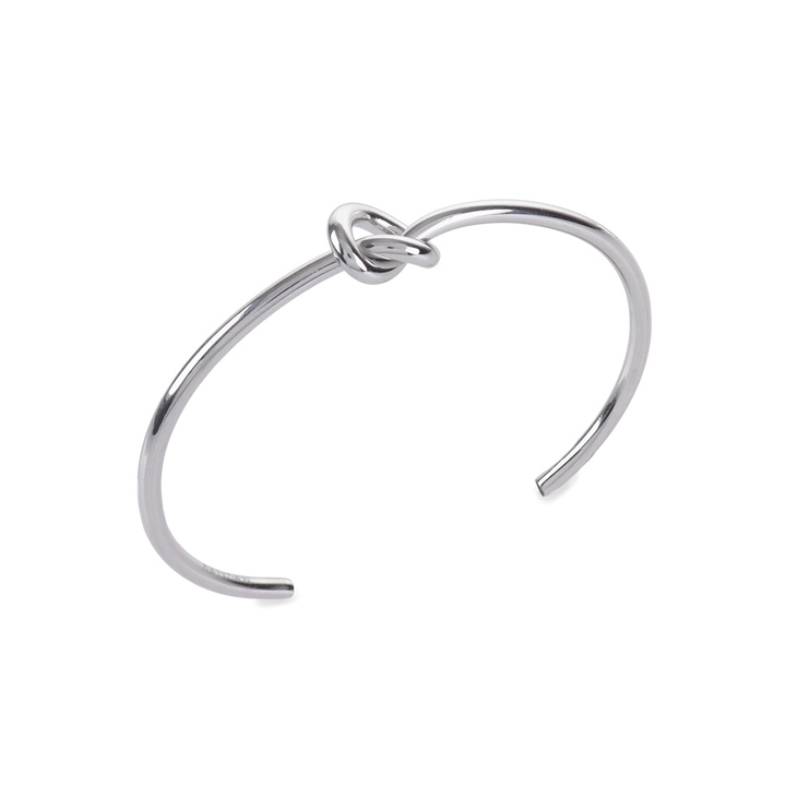 The KNOT, a single elegant silver open cuff bracelet featuring a stylish knot detail at the center, designed for a minimalist and refined look ||| SILVER