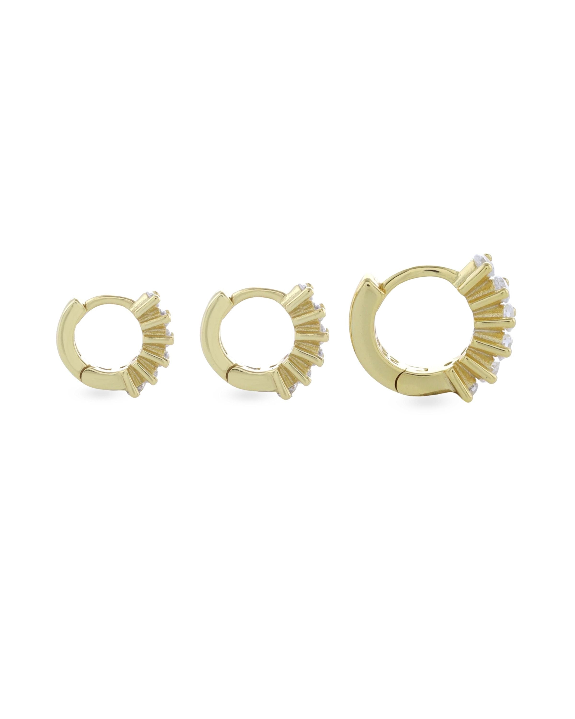 3 pieces Tiny Huggies Hoop in different sizes, they're hoop earrings that feature a row of sparkling cubic zirconia stones set in a  pointed, triangular pattern.||| GOLD/5mm