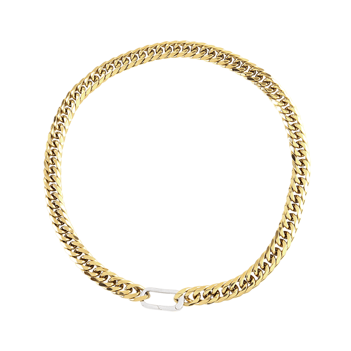 Model wearing the The Just Click Gold Chain, a single gold chain with a silver lobster clasp closure. ||| SILVER