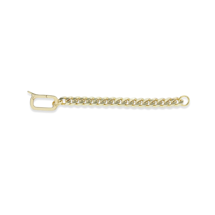 The MINIMAL CAN OPENER CHAIN RING, which is a bold and unique gold ring, features a chunky chain-link design connected by a sleek can opener-style clasp. This statement piece stands out on its own or can be stacked with other rings for a layered, modern look. ||| GOLD