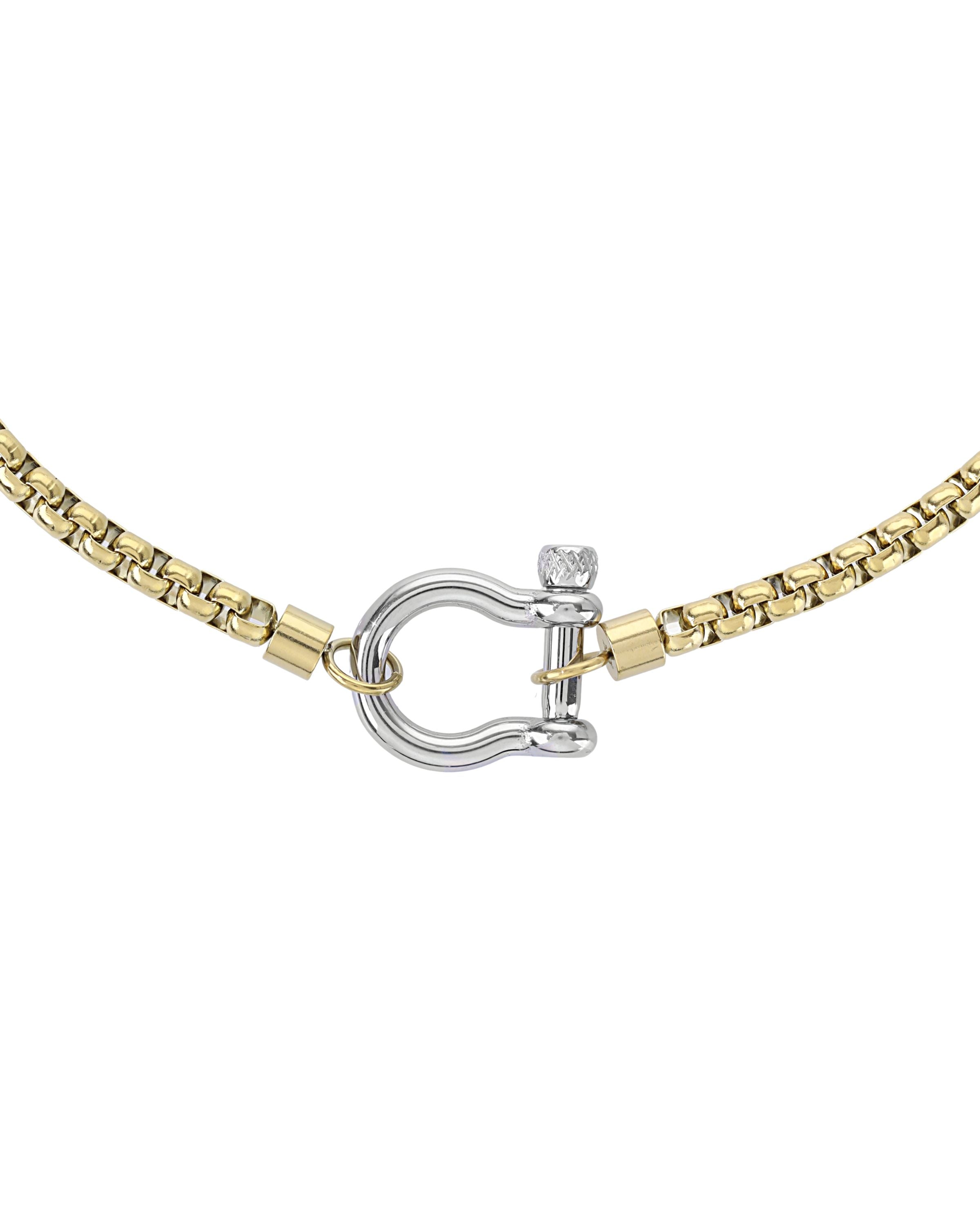 Model wearing the Herradura Mix Necklace, a gold necklace featuring a box chain with a silver horseshoe clasp. |||Silver