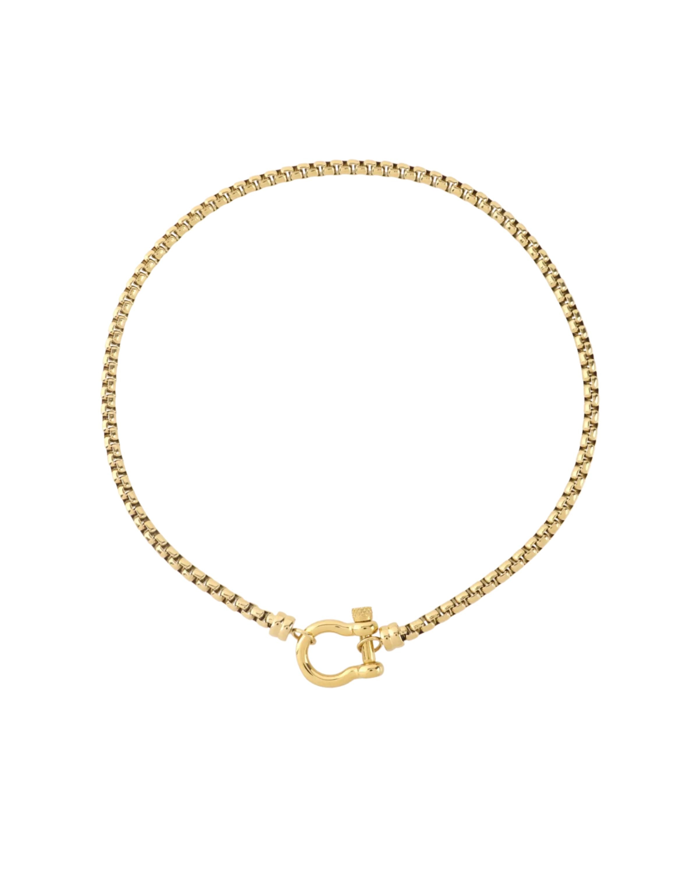 The Herradura Signature, a gold necklace featuring a box chain with a gold horseshoe clasp. ||| GOLD