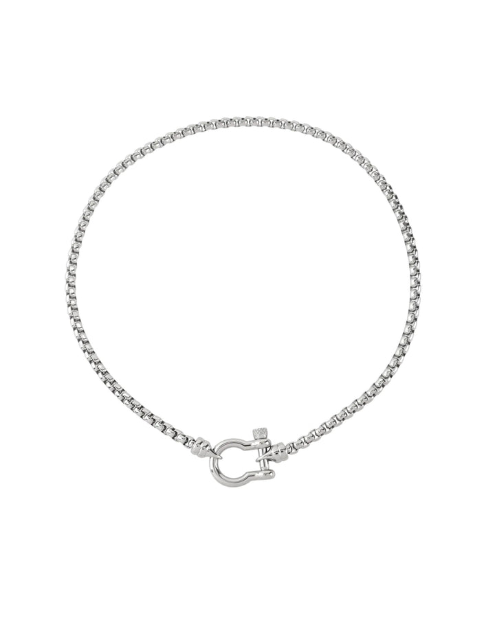 The Herradura Signature Silver, which is a single silver chain necklace featuring a bold front clasp shaped like a horseshoe. ||| SILVER