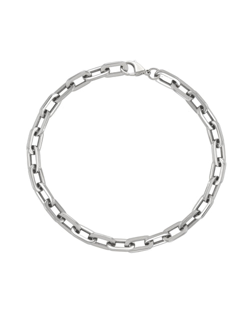 The PUERTO CHAIN NECKLACE in 
 silver which is a minimalist necklace made of silver chains. ||| SILVER