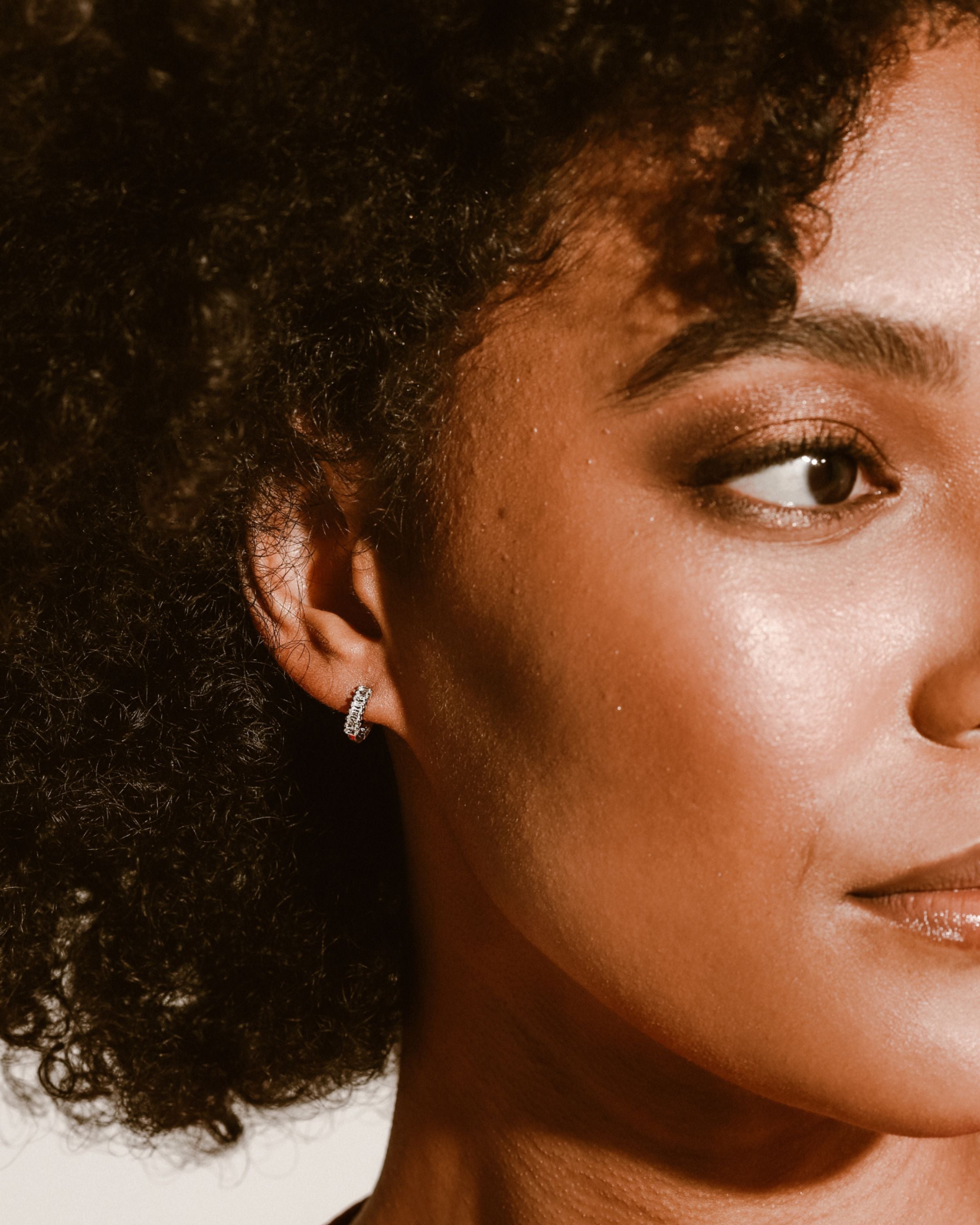 Model wearing the BAGUETTE HUGGIES which is a huggies earrings made of 925 sterling silver with Cubic zirconia.