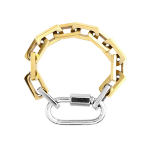 The CARABINER SQUARE PUERTO BRACELET made of 18k gold plated chunky square link chain with silver carabiner. It has two silver links close to the silver carabiner. ||| MIX