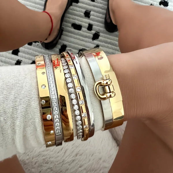 ICONIC BRACELET STACK