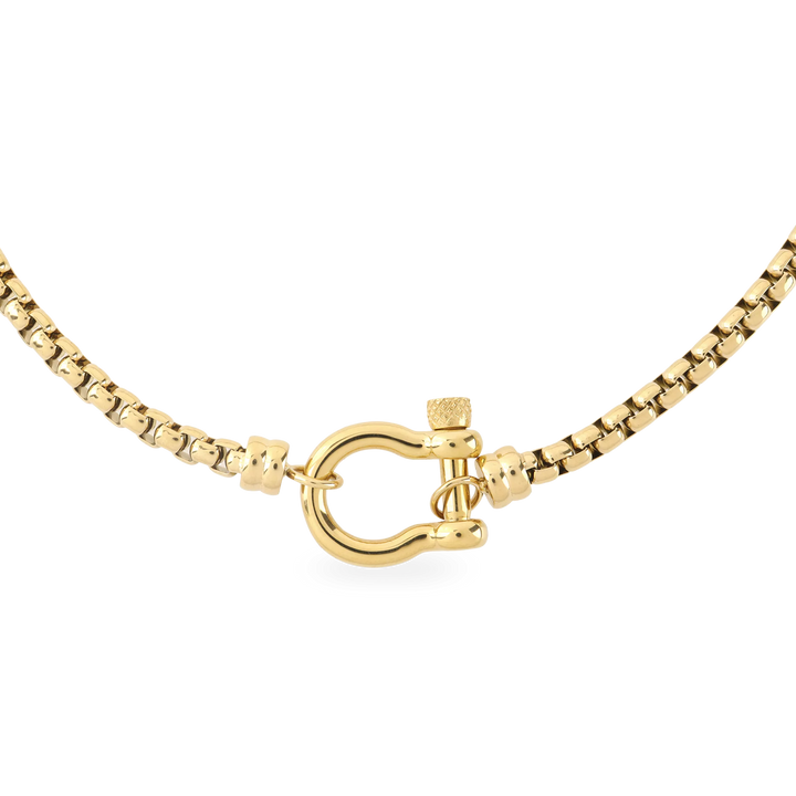 The Herradura Signature, a gold necklace featuring a box chain with a gold horseshoe clasp. ||| GOLD