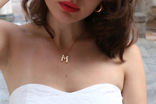 The 8 Best Necklaces to Wear With a Strapless Dress Artizan Joyeria The 8 Best Necklaces to Wear With a Strapless Dress Artizan Joyeria