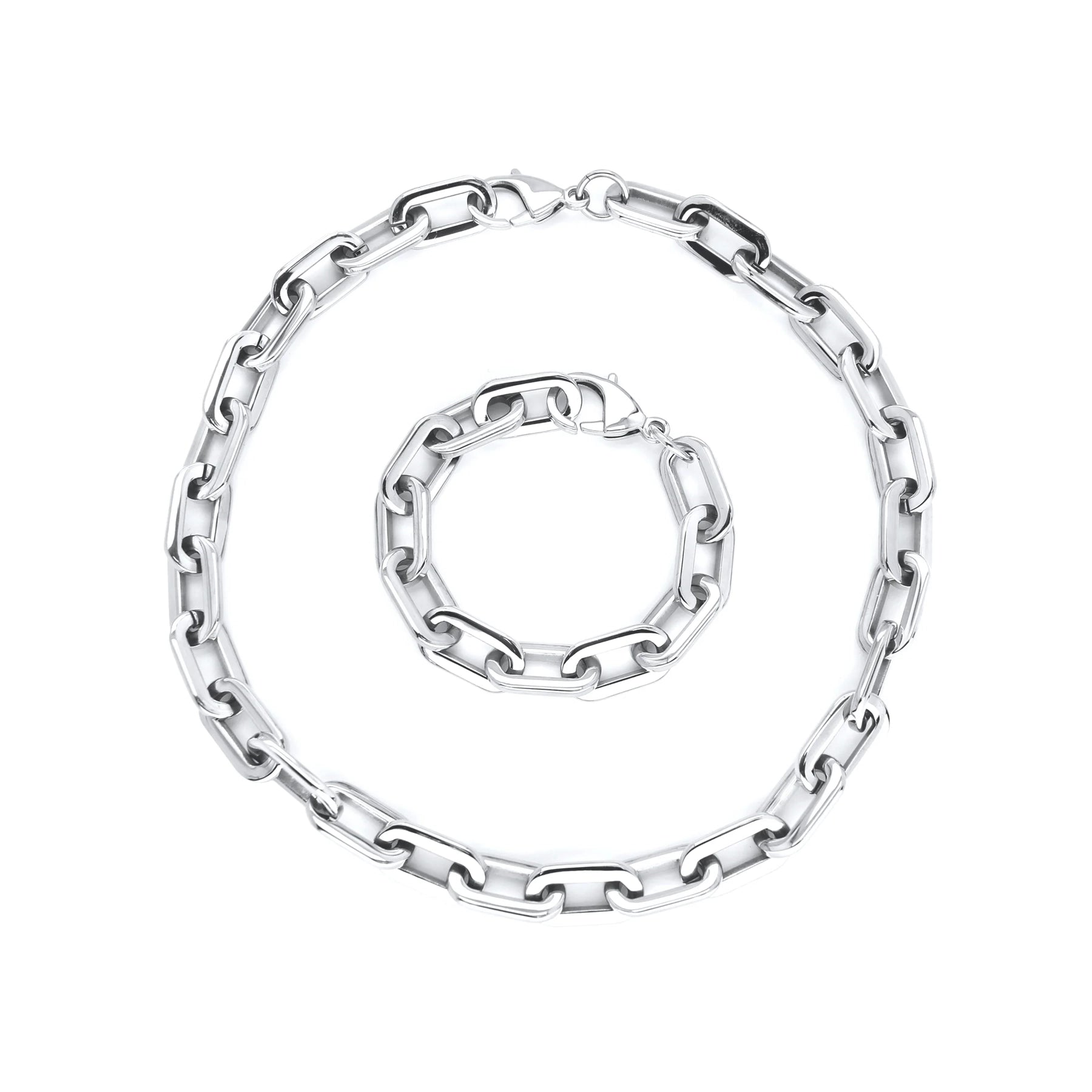 The PUERTO SILVER SET, which is a silver two-piece jewelry set, includes a striking link chain necklace and a coordinating chunky bracelet. This set’s sleek silver finish and bold design make it an ideal choice for adding a modern and polished touch to both casual and formal looks. ||| SILVER