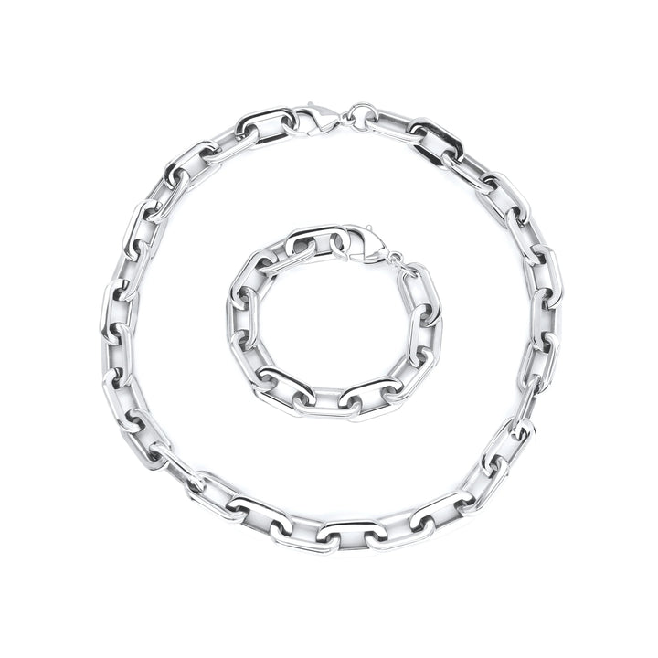 The PUERTO SILVER SET, which is a silver two-piece jewelry set, includes a striking link chain necklace and a coordinating chunky bracelet. This set’s sleek silver finish and bold design make it an ideal choice for adding a modern and polished touch to both casual and formal looks. ||| SILVER