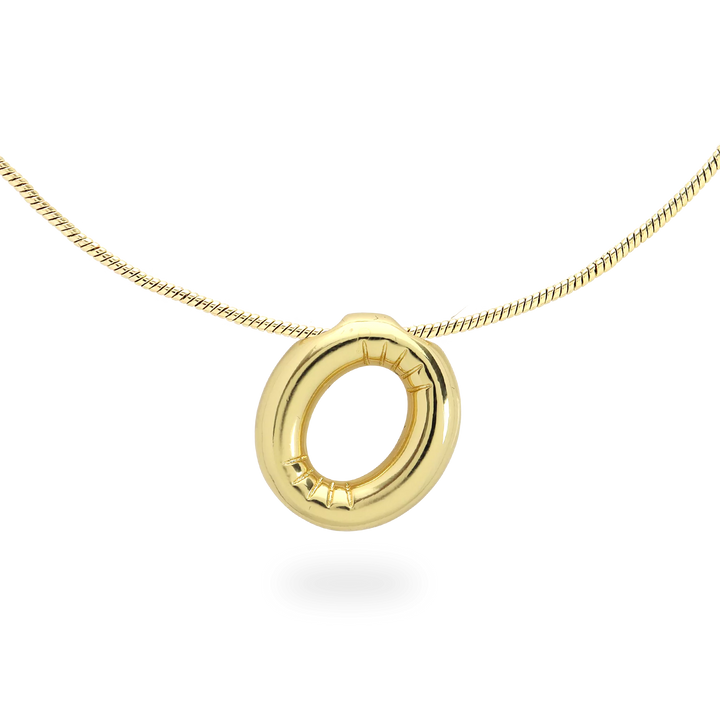 The BALLOON LETTER NECKLACE, a delicate gold necklace featuring a playful, balloon-shaped letter "O" pendant.||| O/GOLD