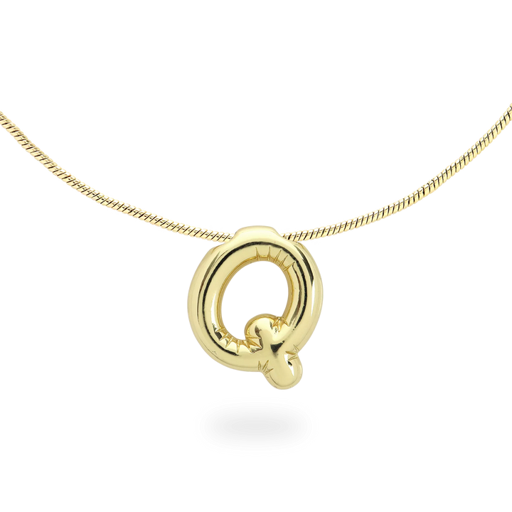 The BALLOON LETTER NECKLACE, a delicate gold necklace featuring a playful, balloon-shaped letter "Q" pendant.||| Q/GOLD