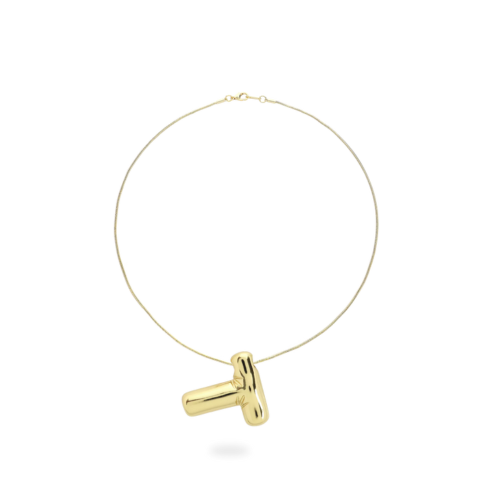 The BALLOON LETTER NECKLACE, a delicate gold necklace featuring a playful, balloon-shaped letter "T" pendant.||| T/GOLD