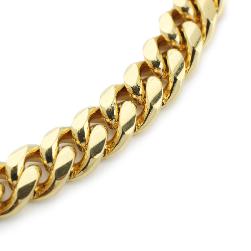The MINI PALMA BRACELET which is made of 18k gold plated non tarnish stainless steel and 8mm in width chunky chain. 