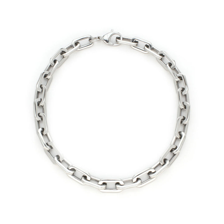 The PUERTO CHAIN NECKLACE in 
 silver which is a minimalist necklace made of silver chains. ||| SILVER