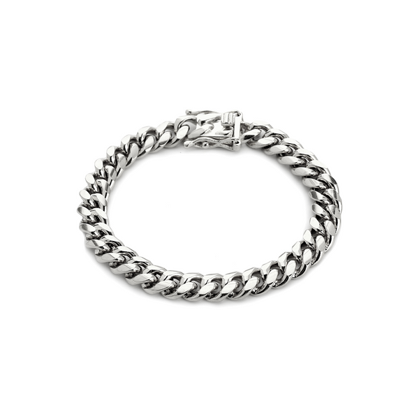 The MINI PALMA BRACELET which is made of non tarnish stainless steel and 8mm in width chunky chain. it comes with a box type lock and it's 7 inches long.