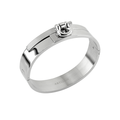 The Herradura Bangle, a silver bangle bracelet with a prominent, horseshoe-shaped clasp. ||| SILVER