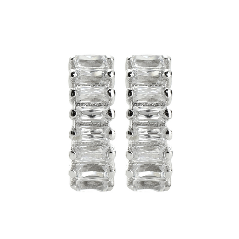 The BAGUETTE HUGGIES is a huggies earrings made of 925 sterling silver with Cubic zirconia.