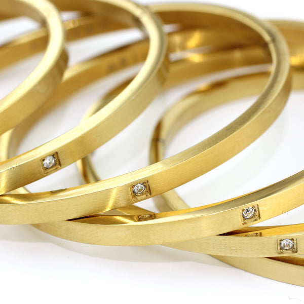 Stack of ONE BANGLES which is made of 18k gold plated Stainless steel bangle with one encrusted zirconia in the middle.