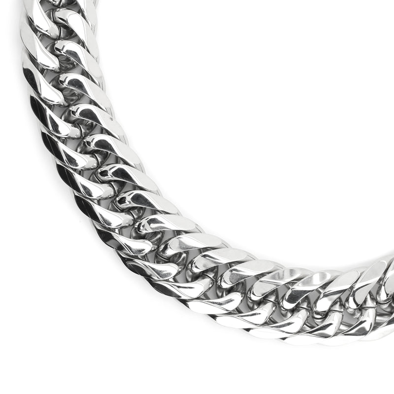The SORRENTO NECKLACE which is a 16" long necklace and has a width of 22mm, stainless steel chunky chain. 