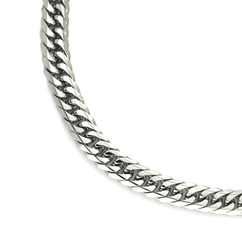 SMALL TROPICANA SILVER which is comes in stainless steel silver chain.
