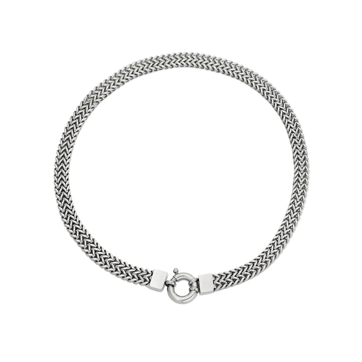 The Marinero Chain, a sleek and modern silver chain necklace featuring a classic mariner link design. ||| SILVER