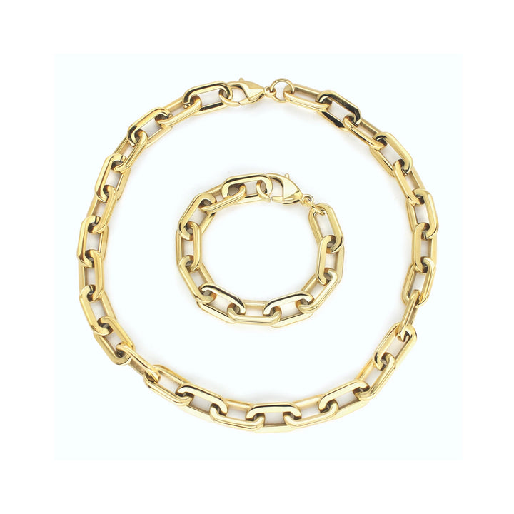 The PUERTO GOLD SET, which is a gold two-piece jewelry set, features a bold link chain necklace and a matching chunky bracelet. This luxurious gold-finished set offers a timeless and versatile design, perfect for elevating everyday outfits or complementing formal attire. ||| GOLD